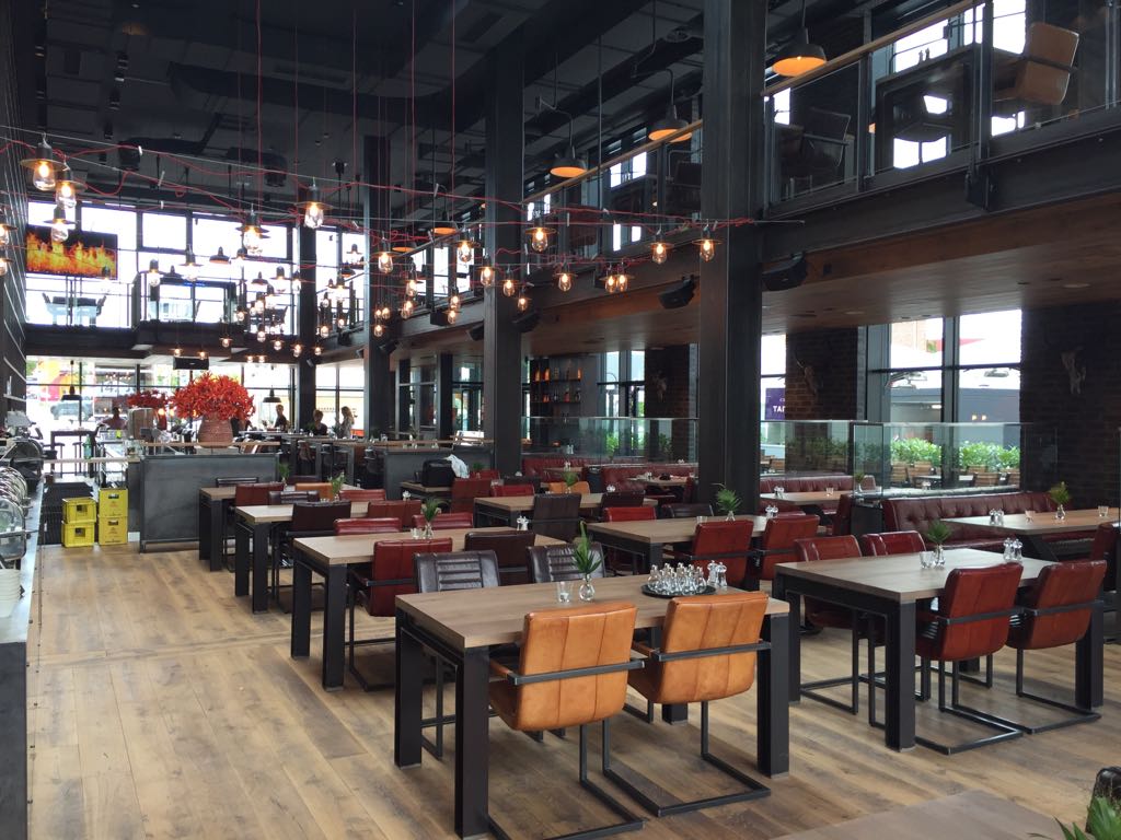 Eiche-Massivholzboden in einem Steakhaus in Troisdorf