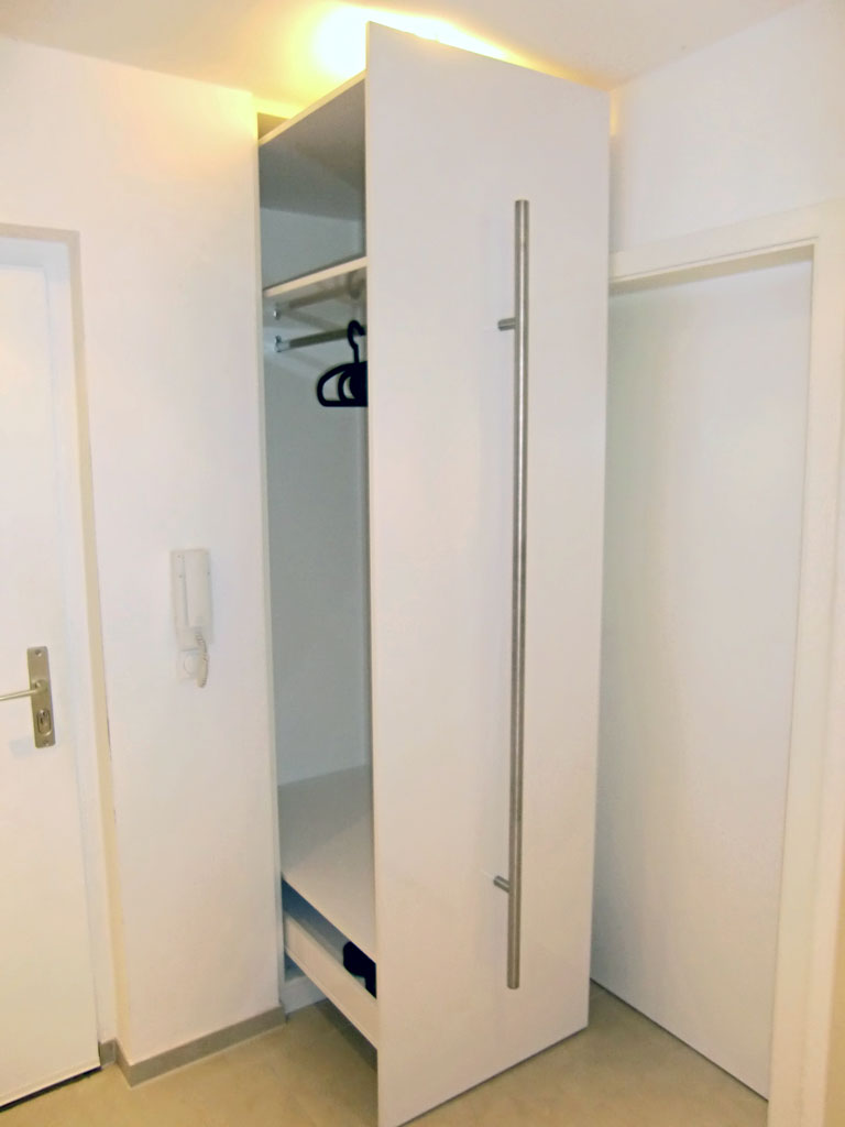 Ausziehbarer Flurschrank