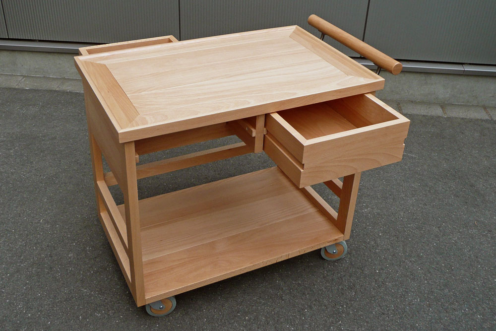 Teewagen aus massiver Buche